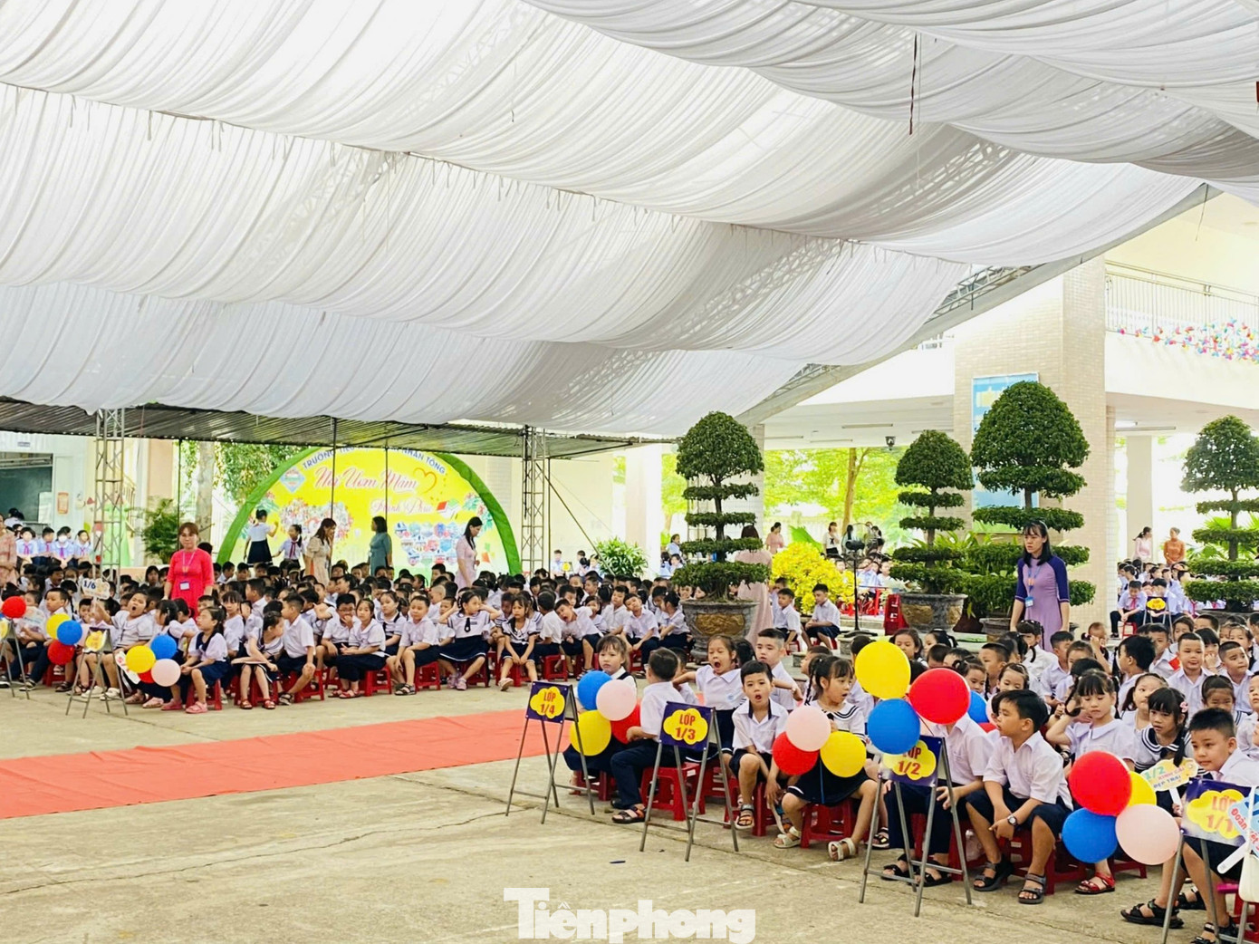 Lễ khai giảng các trường được dùng bóng trang trí, nhưng tuyệt đối không được thả bóng bay.