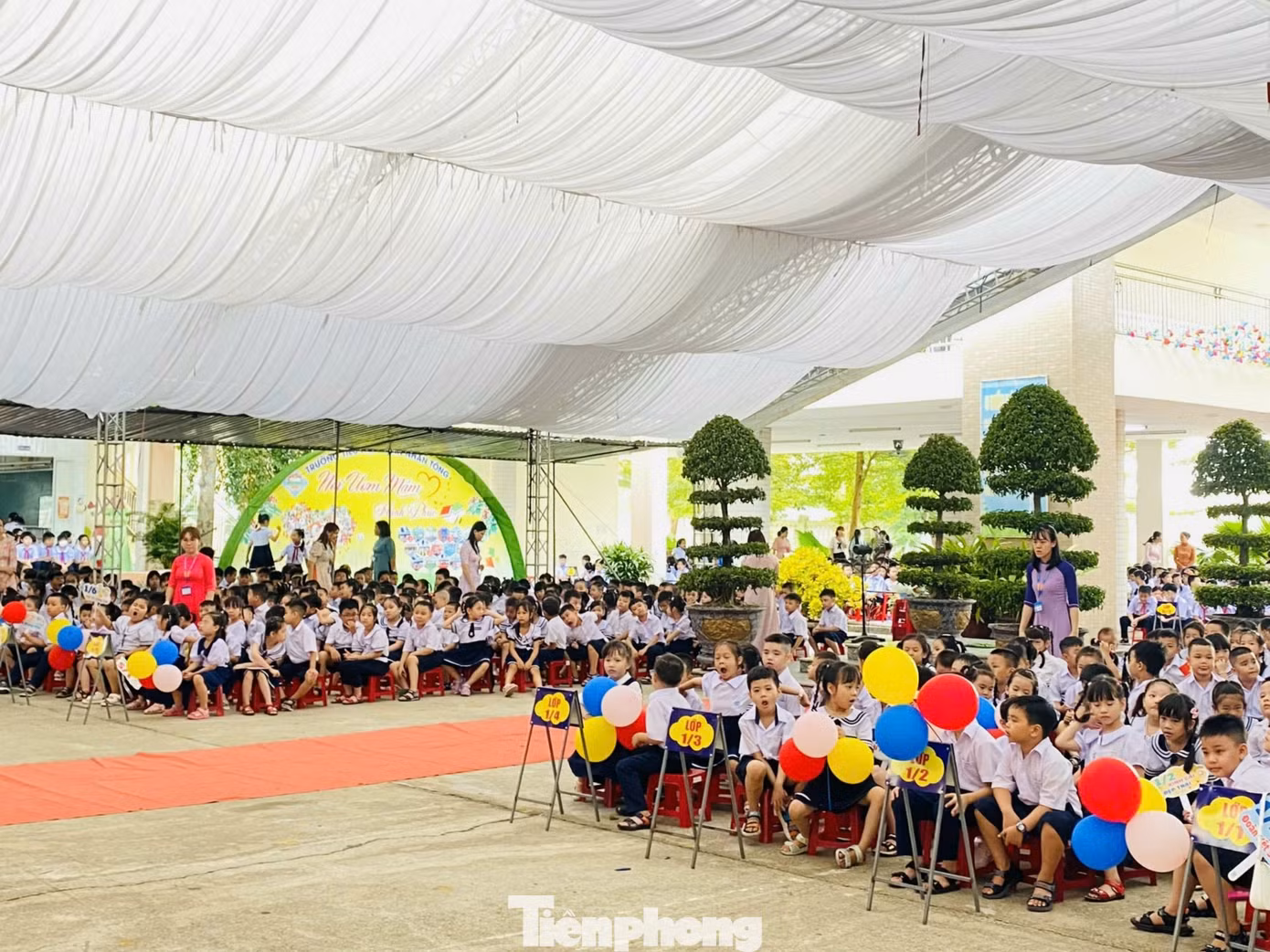 Lễ khai giảng các trường được dùng bóng trang trí, nhưng tuyệt đối không được thả bóng bay.