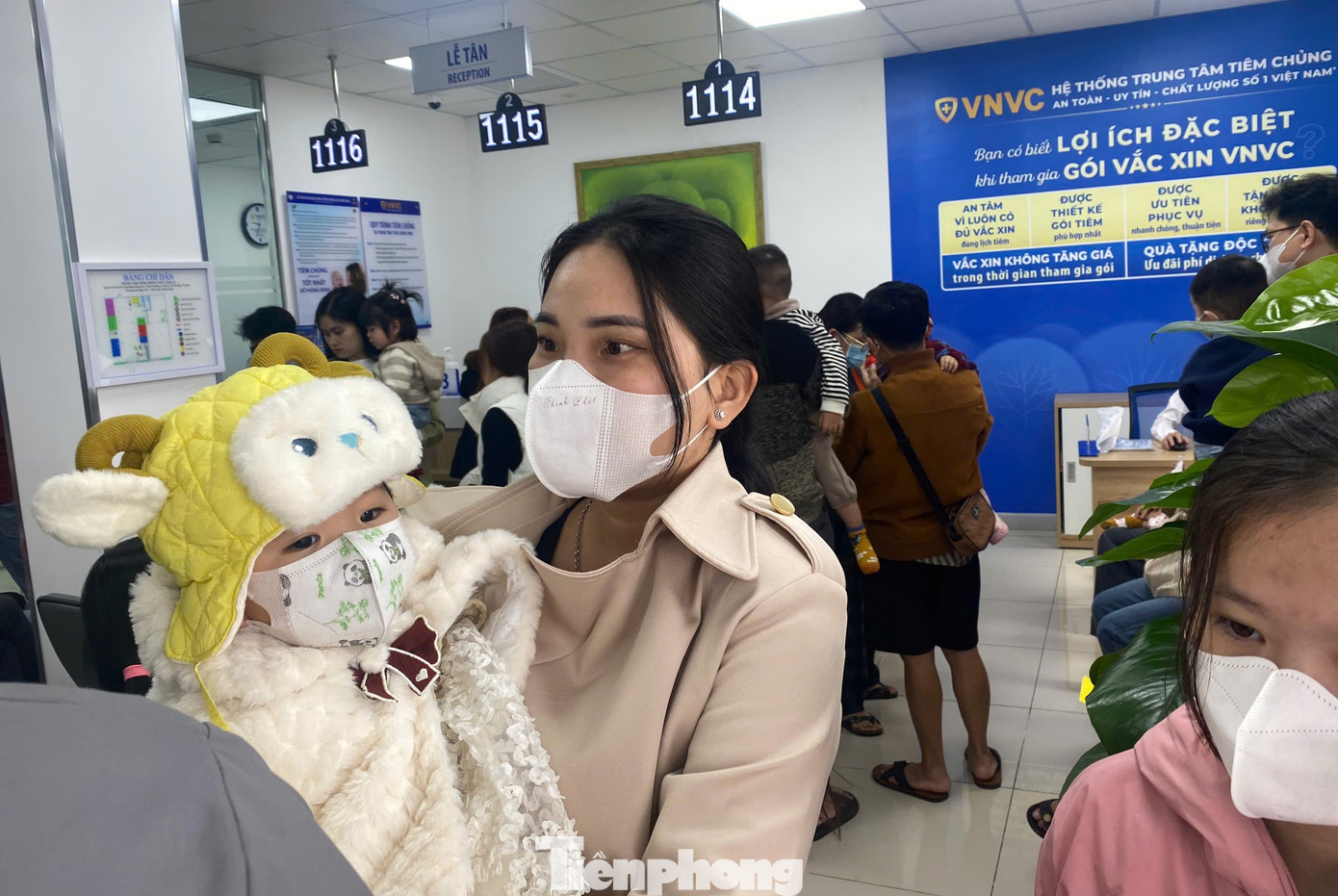 Đà Nẵng vận động người dân thực hiện các biện pháp phòng, chống bệnh sởi và đưa trẻ đi tiêm chủng đầy đủ, đúng lịch. Ảnh: Thanh Hiền. Đà Nẵng vận động người dân thực hiện các biện pháp phòng, chống bệnh sởi và đưa trẻ đi tiêm chủng đầy đủ, đúng lịch. Ảnh: Thanh Hiền.