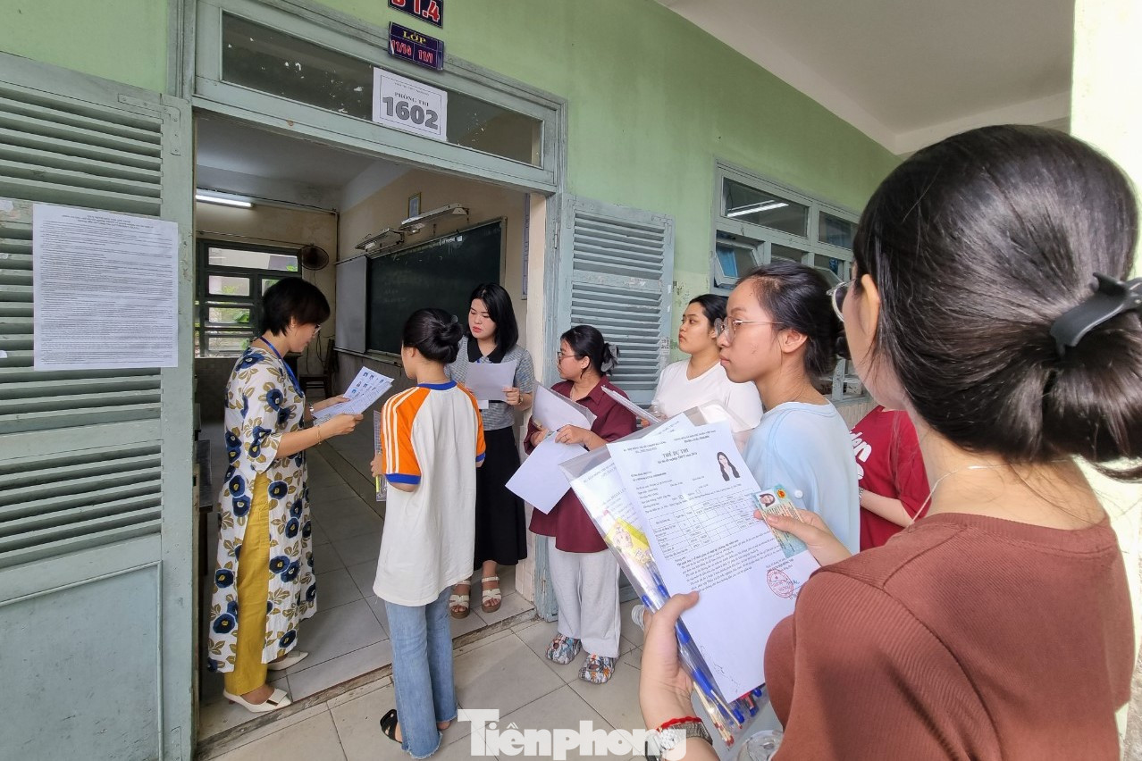 Các điểm thi đã phổ biến quy chế, hướng dẫn kỹ nhưng thí sinh vẫn vi phạm. Các điểm thi đã phổ biến quy chế, hướng dẫn kỹ nhưng thí sinh vẫn vi phạm.