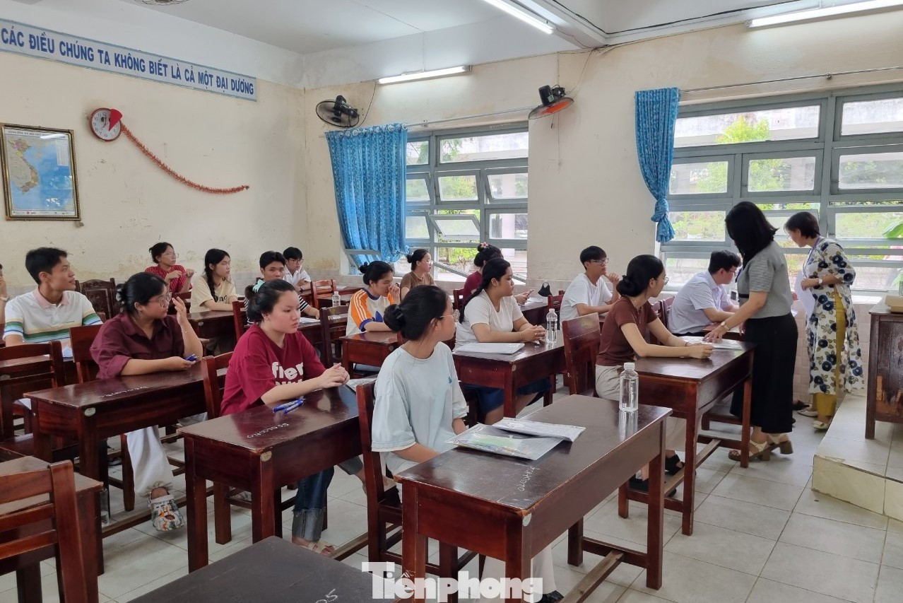 Chiều 27/6, sĩ tử bước vào thi môn Toán trong thời gian 90 phút. Môn Toán có 13.362 thí sinh Đà Nẵng đăng ký dự thi.