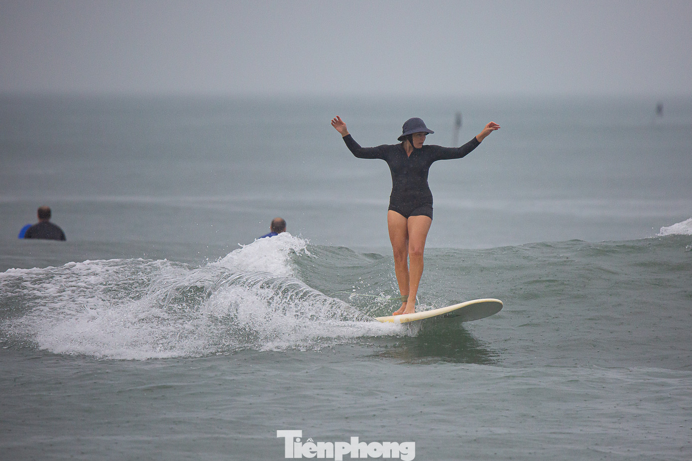 Chị Sharon Blignaut (đến từ Nam Phi) nhìn nhận những cuộc thi lướt sóng đã lan tỏa hình ảnh biển Đà Nẵng để những ai đam mê lướt sóng có thể đến và trải nghiệm. Đồng thời góp phần triển môn lướt sóng cho người Việt Nam, để người Việt có thể tham gia nhiều cuộc thi lướt sóng trên toàn thế giới. Chị Sharon Blignaut (đến từ Nam Phi) nhìn nhận những cuộc thi lướt sóng đã lan tỏa hình ảnh biển Đà Nẵng để những ai đam mê lướt sóng có thể đến và trải nghiệm. Đồng thời góp phần triển môn lướt sóng cho người Việt Nam, để người Việt có thể tham gia nhiều cuộc thi lướt sóng trên toàn thế giới.
