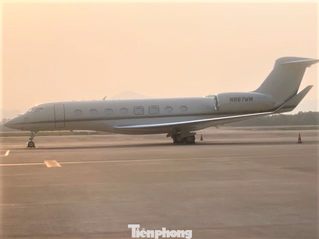 Máy bay đưa tỷ phú Bill Gates đến Việt Nam hạ cánh tại sân bay Đà Nẵng. Máy bay đưa tỷ phú Bill Gates đến Việt Nam hạ cánh tại sân bay Đà Nẵng.