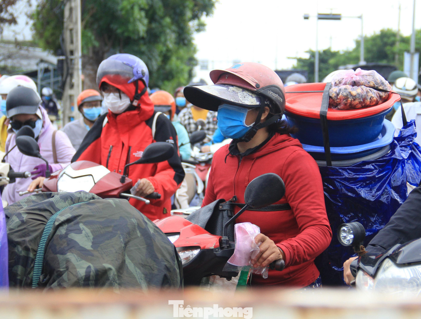 Việc không yêu cầu giấy xét nghiệm bớt đi một phần chi phí không hề nhỏ đối với họ. Việc không yêu cầu giấy xét nghiệm bớt đi một phần chi phí không hề nhỏ đối với họ.