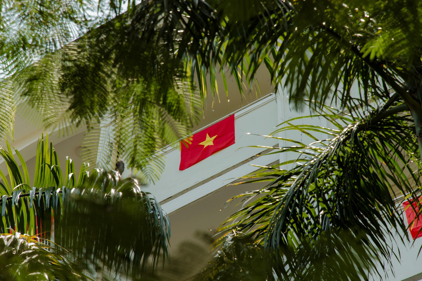 30/4/1975 là sự kiện chấm dứt chiến tranh Việt Nam khi Quân đội Nhân dân Việt Nam và Quân Giải phóng miền Nam tiến vào thành phố Sài Gòn, Tổng thống Việt Nam Cộng hòa Dương Văn Minh cùng nội các tuyên bố đầu hàng vô điều kiện Chính phủ Cách mạng lâm thời Cộng hòa miền Nam Việt Nam.