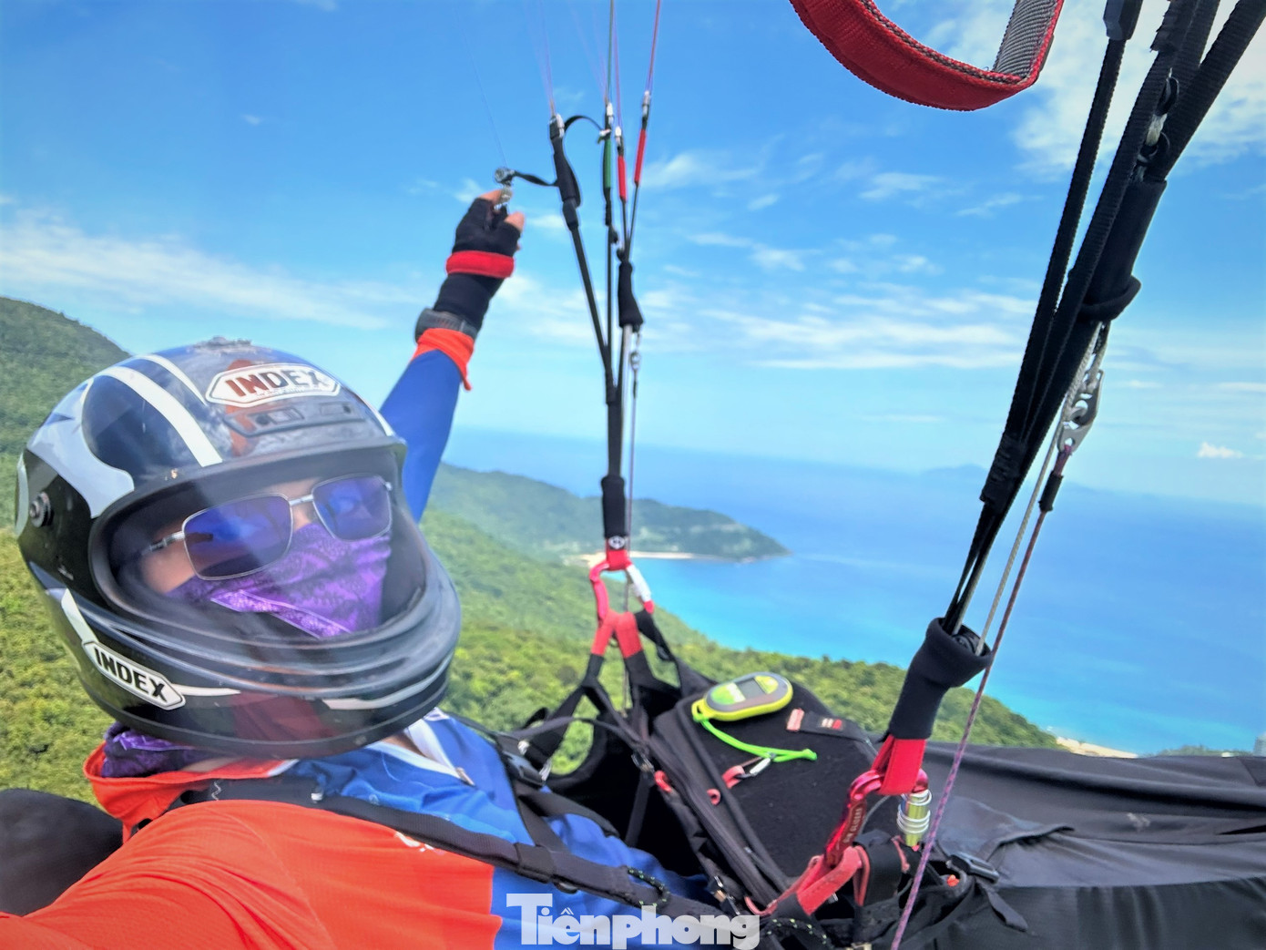 Ngắm đất nước từ trên cao khiến những phi công xúc động, thêm yêu xứ sở của mình. Ngắm đất nước từ trên cao khiến những phi công xúc động, thêm yêu xứ sở của mình.