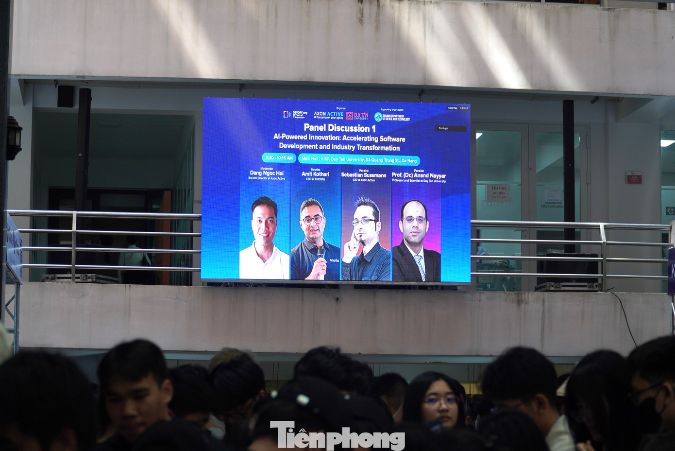 Các phiên thảo luận được điều phối bởi các chuyên gia công nghệ.