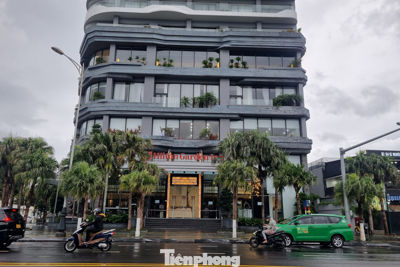 Lo áp thấp nhiệt đới mạnh lên thành bão, đổ bộ trong đêm nay hoặc ngày mai, các khách sạn ven biển không hề chủ quan. Ảnh: Thanh Hiền. Lo áp thấp nhiệt đới mạnh lên thành bão, đổ bộ trong đêm nay hoặc ngày mai, các khách sạn ven biển không hề chủ quan. Ảnh: Thanh Hiền.