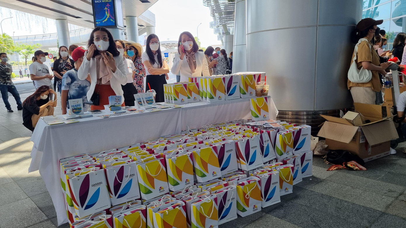 Những món quà nhỏ chuẩn bị sẵn để tặng cho du khách.