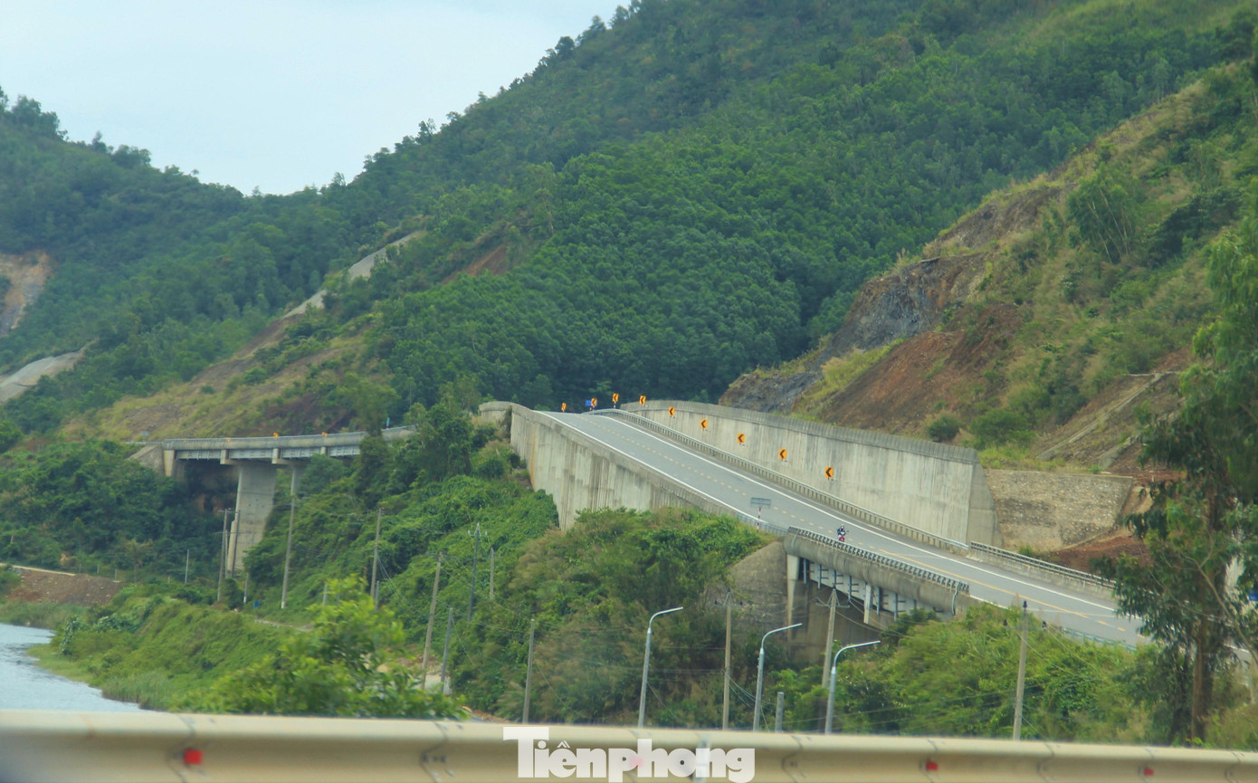 Dự án có quy mô nền đường cao tốc 4 làn xe, dự kiến đấu nối với đầu tuyến cao tốc Đà Nẵng - Quảng Ngãi tại vị trí ngã tư Túy Loan.