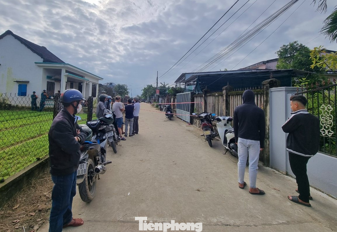 Các lối vào khu vực rơi máy bay đã bị phong tỏa. Ảnh: Thanh Trần.