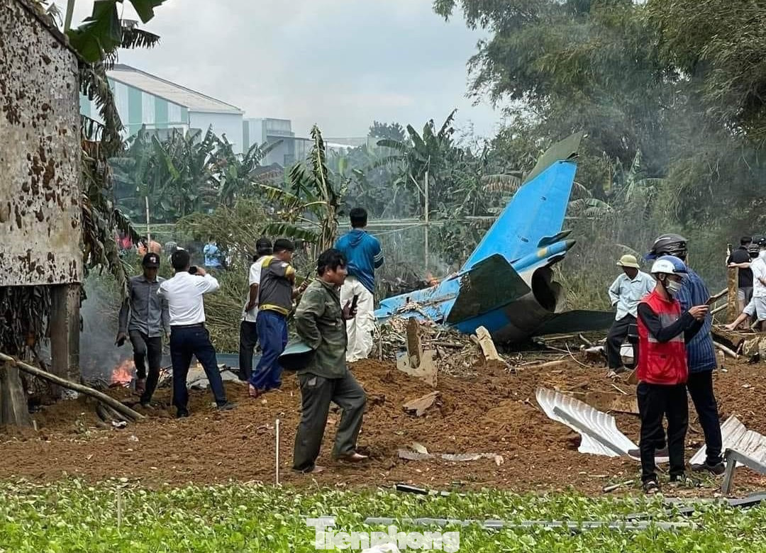 Chiếc máy bay Su-22 số hiệu 5880 do Đại úy phi công Đỗ Tiến Đức - Phi đội trưởng Phi đội 1 điều khiển, cất cánh lúc 11h04 ngày 9/1, đến 11h14 thì phi công báo máy bay gặp sự cố, không thể về hạ cánh được. Chỉ huy bay lệnh cho phi công cố gắng đưa máy bay ra khỏi khu đông dân cư và tiến hành nhảy dù. Đại úy phi công Đỗ Tiến Đức đã nỗ lực đưa máy bay ra xa khu dân cư và nhảy dù tại vị trí cách trục đường băng về phía Nam 19km, thuộc địa bàn xã Điện Nam Trung. Máy bay bị hư hỏng, tại vị trí máy bay rơi không có thiệt hại về người, phi công an toàn. Chiếc máy bay Su-22 số hiệu 5880 do Đại úy phi công Đỗ Tiến Đức - Phi đội trưởng Phi đội 1 điều khiển, cất cánh lúc 11h04 ngày 9/1, đến 11h14 thì phi công báo máy bay gặp sự cố, không thể về hạ cánh được. Chỉ huy bay lệnh cho phi công cố gắng đưa máy bay ra khỏi khu đông dân cư và tiến hành nhảy dù. Đại úy phi công Đỗ Tiến Đức đã nỗ lực đưa máy bay ra xa khu dân cư và nhảy dù tại vị trí cách trục đường băng về phía Nam 19km, thuộc địa bàn xã Điện Nam Trung. Máy bay bị hư hỏng, tại vị trí máy bay rơi không có thiệt hại về người, phi công an toàn.