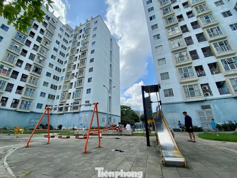 Người dân trong các toà chung cư ở phường Hoà Thọ Đông, quận Cẩm Lệ cảm nhận được sự rung lắc mạnh từ trận động đất. Ảnh: Thanh Hiền. Người dân trong các toà chung cư ở phường Hoà Thọ Đông, quận Cẩm Lệ cảm nhận được sự rung lắc mạnh từ trận động đất. Ảnh: Thanh Hiền.