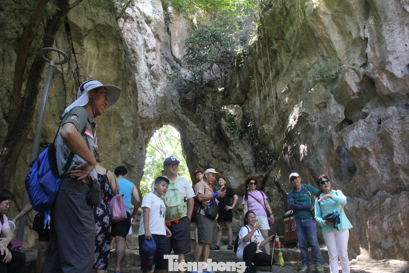 Danh thắng Ngũ Hành Sơn mở cửa xuyên Tết. Ông Nguyễn Văn Hiền, Trưởng Ban Quản lý Di tích Danh thắng Ngũ Hành Sơn cho hay hiện đã trang trí, bố trí nhiều hoa, tiểu cảnh ở các khu vực để phục vụ người dân, du khách tham quan, chụp ảnh. Ảnh: Thanh Hiền.