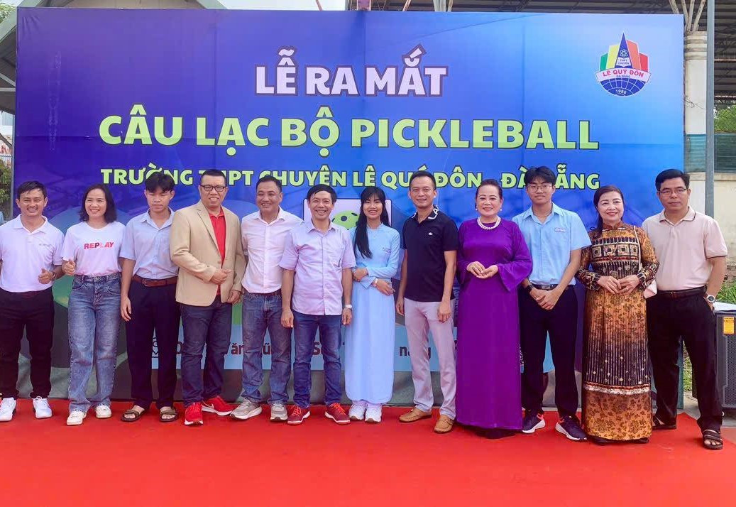 Câu lạc bộ pickleball tại Trường THPT chuyên Lê Quý Đôn Đà Nẵng. Câu lạc bộ pickleball tại Trường THPT chuyên Lê Quý Đôn Đà Nẵng.