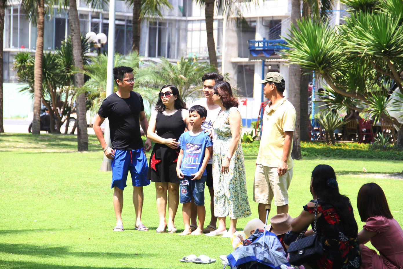 Nhiều gia đình có xu hướng tìm đến thiên nhiên để vui chơi trong ngày nghỉ lễ. Ảnh: Thanh Trần.