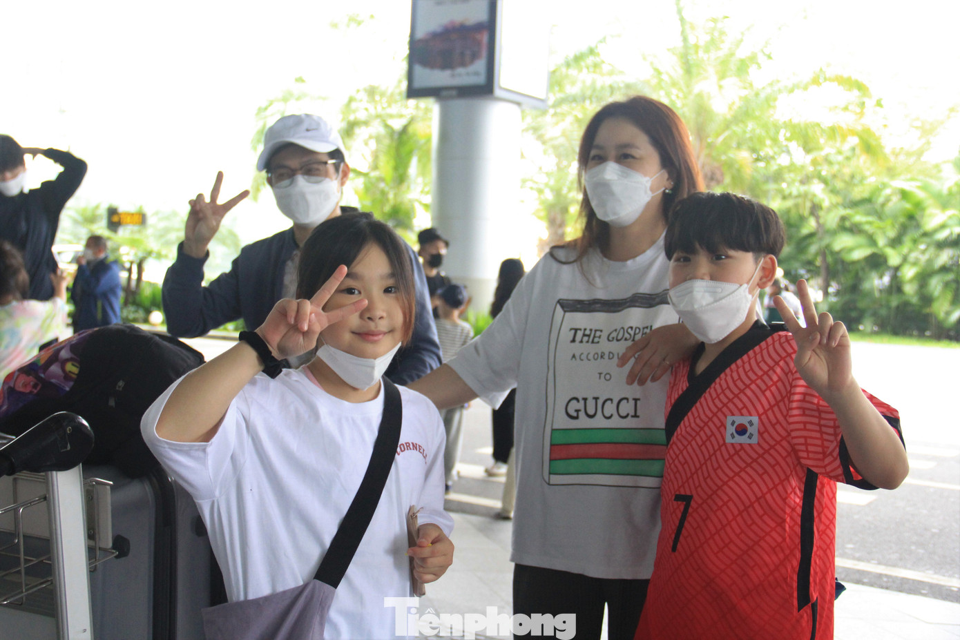 Một gia đình du khách Hàn Quốc tới Đà Nẵng du lịch trong ngày đầu năm mới 2023.