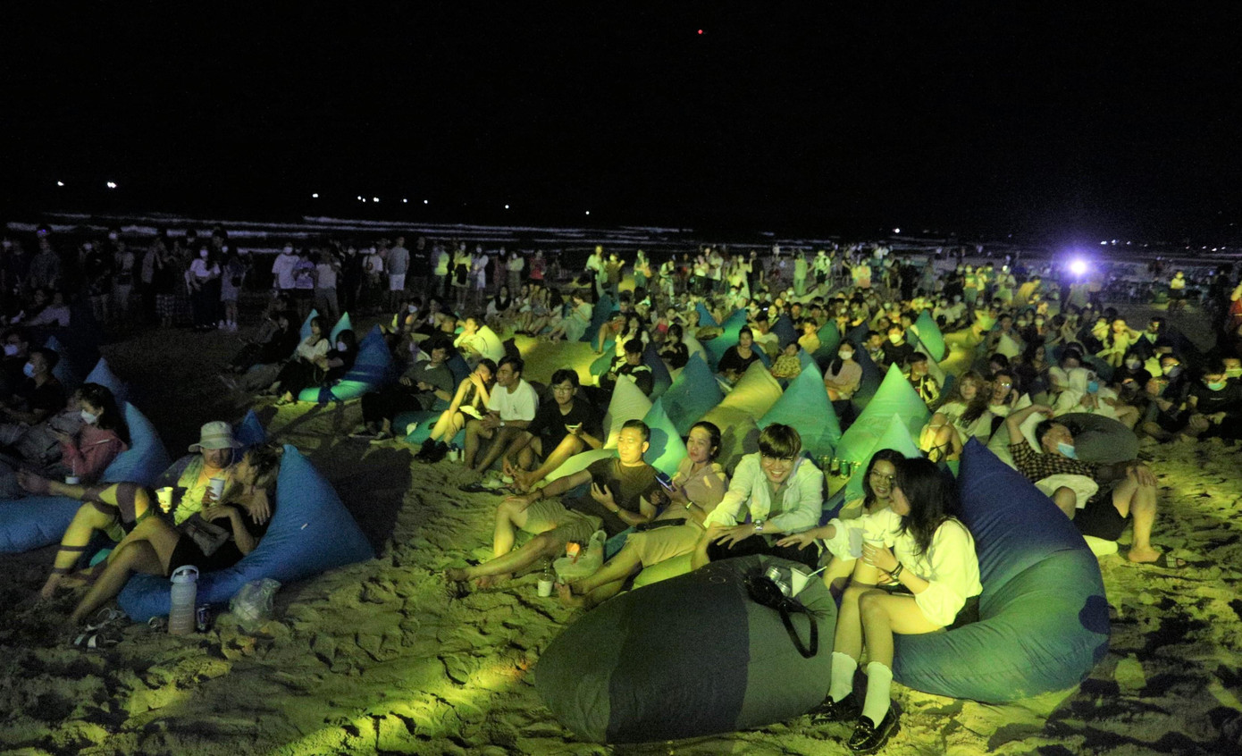 Đây là lần đầu tiên trên biển Đà Nẵng có trải nghiệm thú vị này. Đây là lần đầu tiên trên biển Đà Nẵng có trải nghiệm thú vị này.