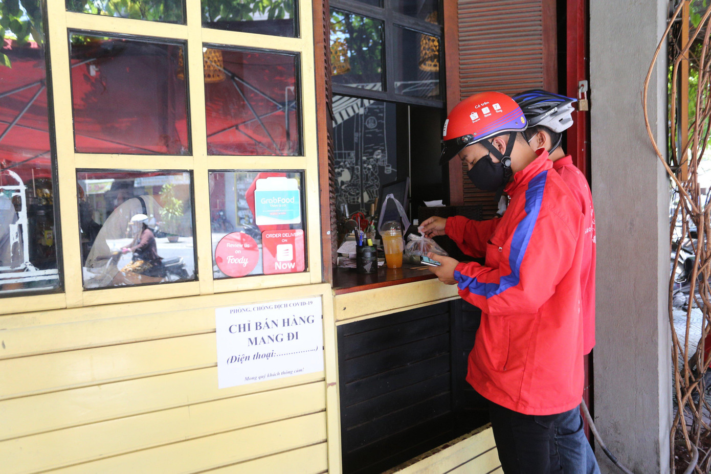 Các shipper được hoạt động lại từ ngày 23/8 với nhiều yêu cầu khắt khe. Các shipper được hoạt động lại từ ngày 23/8 với nhiều yêu cầu khắt khe.