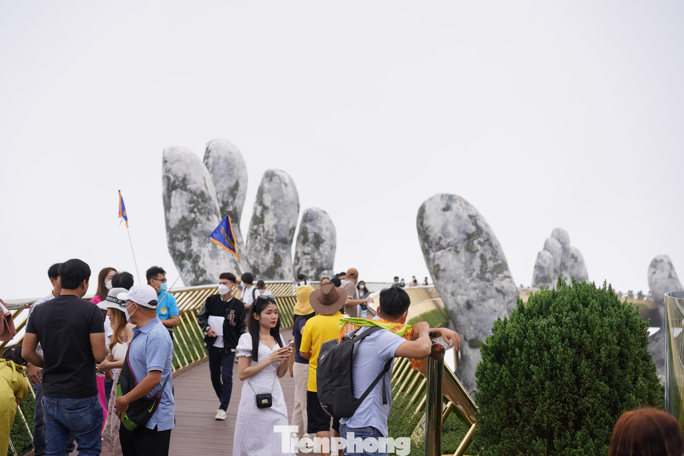 Sở Du lịch cho hay hiện đã có 14/16 khu điểm du lịch mở cửa. Trong ảnh: Cầu Vàng tại khu du lịch Bà Nà Hills hút khách.