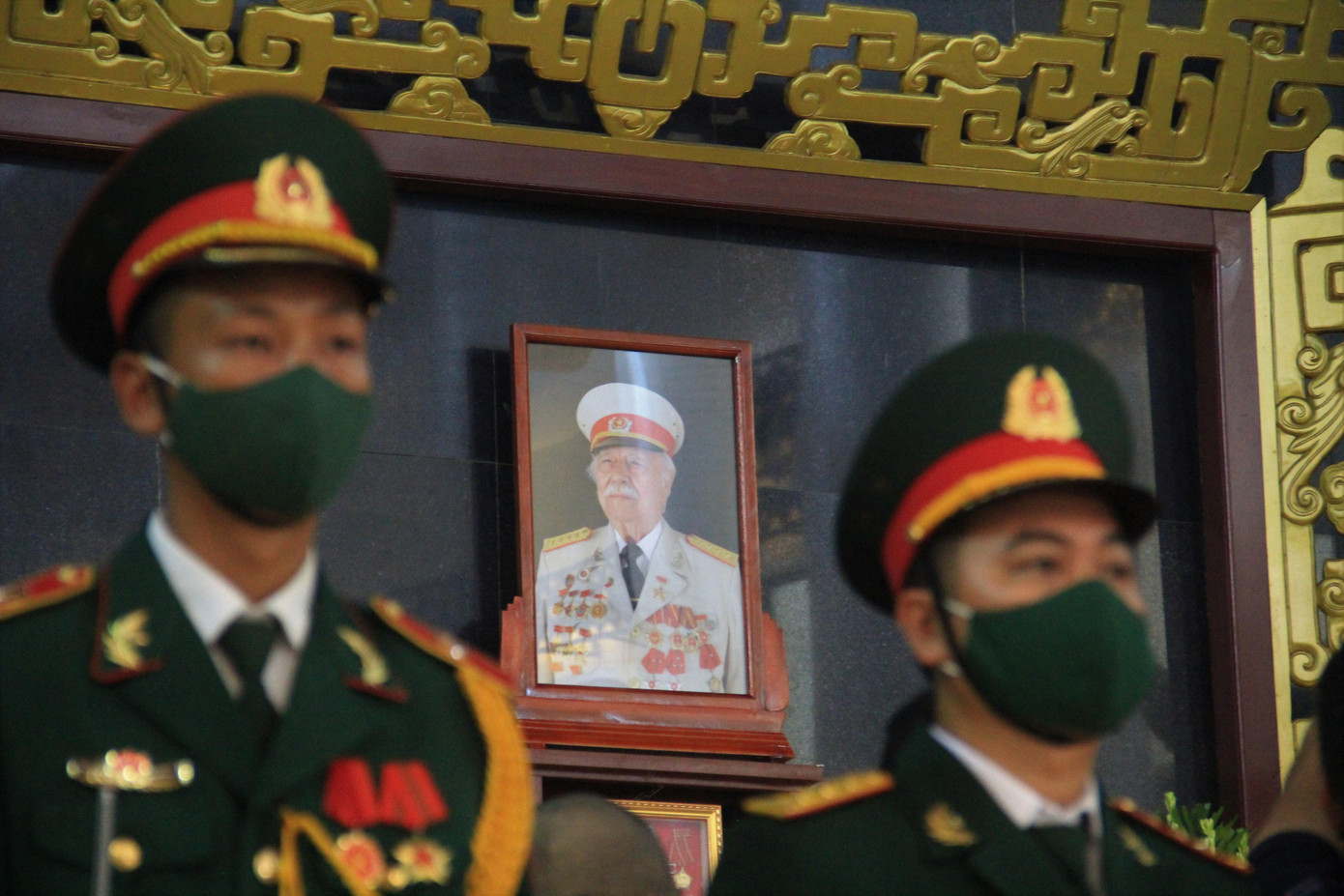 Sau Hiệp nghị Geneva, ông Kostas Nguyễn Văn Lập tập kết ra Bắc và tham gia phong trào phản đối, chống địch cưỡng ép đồng bào miền Bắc di cư vào Nam. Trên các cương vị là Đội trưởng Đội cung tiêu ở sân bay Gia Lâm, làm lái xe tải ở mỏ than Na Dương, mỏ thiếc Cao Bằng, phiên dịch ở Nhà máy in Tiến Bộ…, ông luôn hoàn thành xuất sắc nhiệm vụ được giao.