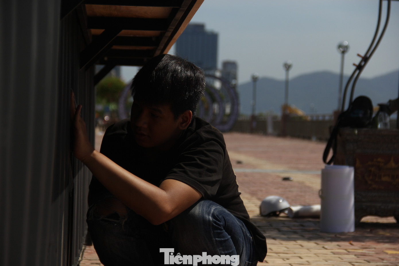 Nhọc nhằn mưu sinh dưới nắng.