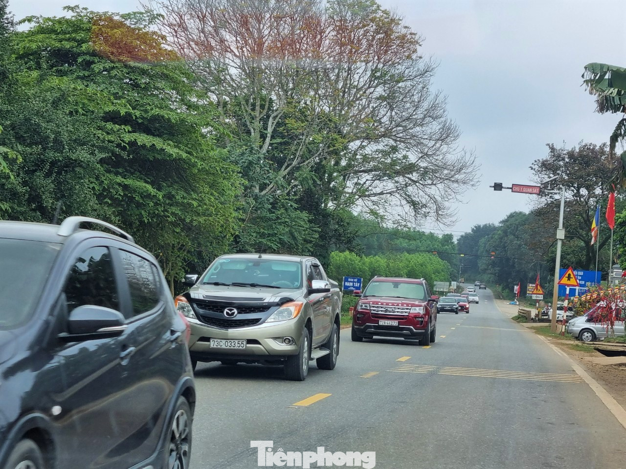 Đoàn xe nối đuôi nhau từ phía Bắc di chuyển vào Nam. Sau mấy ngày nghỉ Tết, người dân quay trở lại nơi làm việc. Ảnh: Thanh Trần.