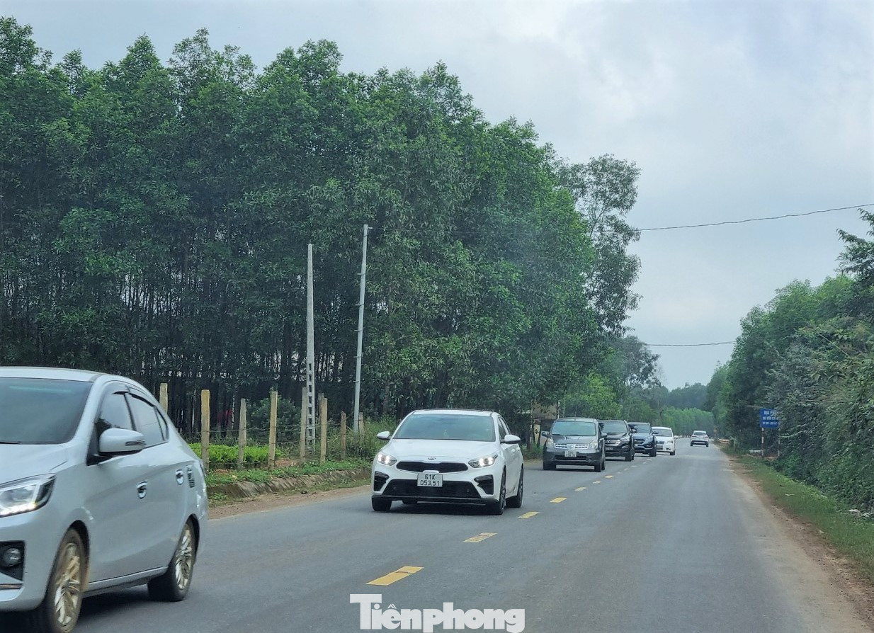 Tuyến đường được các tài xế đánh giá chạy rất &quot;mượt&quot; do mặt đường tốt, ít ổ gà, ổ voi, cũng ít khúc cua nguy hiểm.