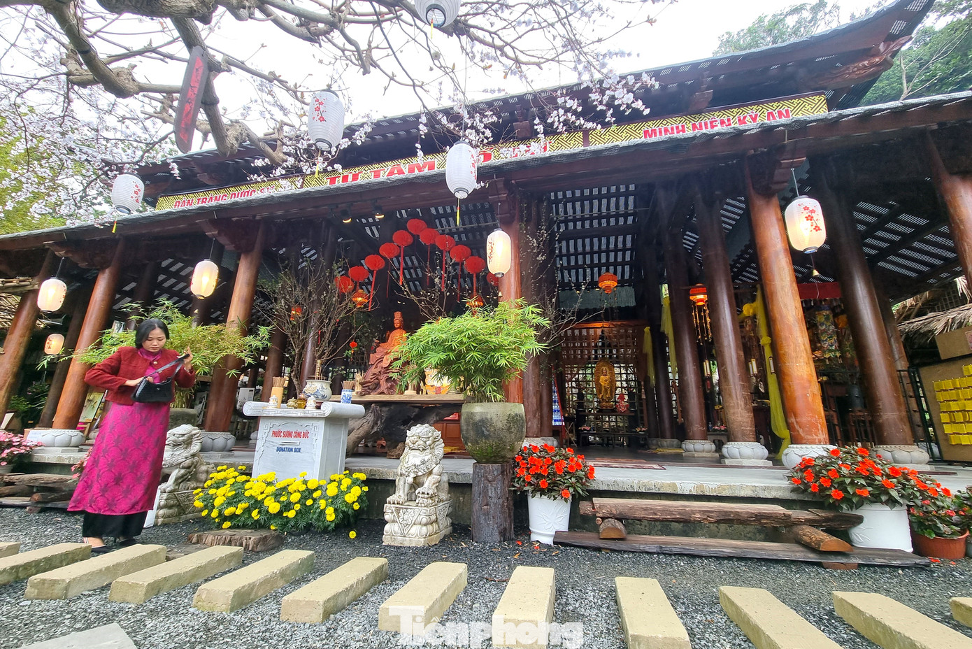 Sau nhiều lần bị tàn phá do chiến tranh và trùng tu lại, đến nay chùa có hình mái vòm, nhà lục giác, nhiều chòi gác xung quanh.