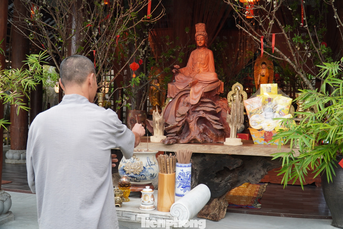 Chùa hiện có 5 phật tử. Hàng ngày chùa đón một lượng khách lớn đến tham quan.