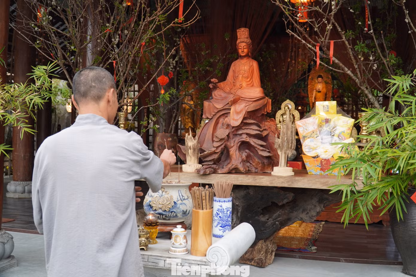 Chùa hiện có 5 phật tử. Hàng ngày chùa đón một lượng khách lớn đến tham quan.
