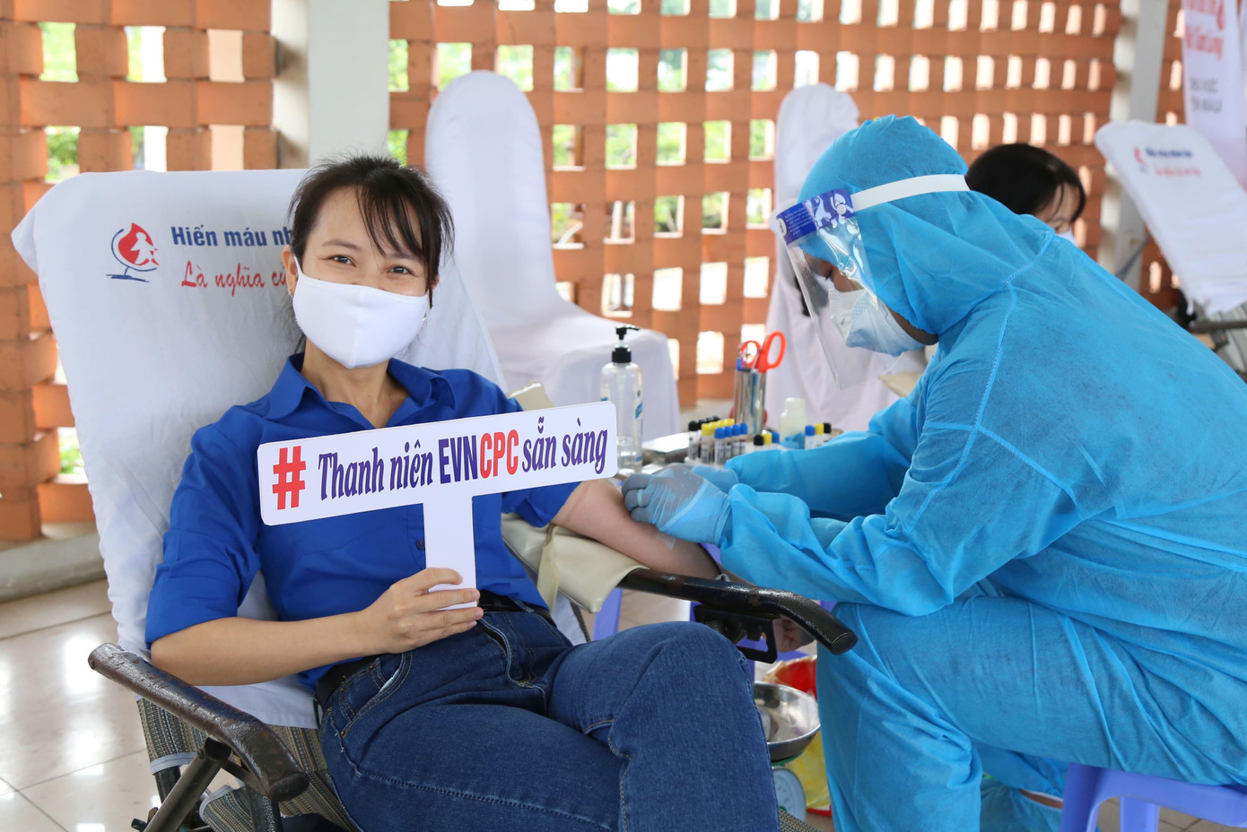 Đoàn viên thanh niên của Tổng Công ty thực hiện nghĩa cử cao đẹp hiến máu cứu người. Đoàn viên thanh niên của Tổng Công ty thực hiện nghĩa cử cao đẹp hiến máu cứu người.