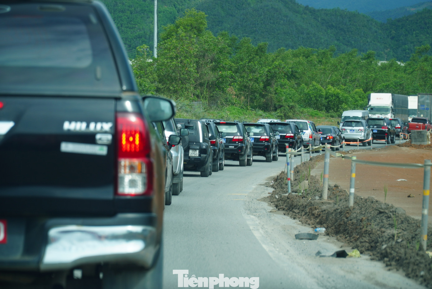 “Tranh thủ thời gian đầu năm thời tiết đẹp đơn vị thi công phải nỗ lực đẩy nhanh tiến độ. Đảm bảo đến 30/8 thông tuyến chính, 30/12 thông toàn bộ tuyến”, Bí thư Thành ủy Đà Nẵng Nguyễn Văn Quảng yêu cầu. “Tranh thủ thời gian đầu năm thời tiết đẹp đơn vị thi công phải nỗ lực đẩy nhanh tiến độ. Đảm bảo đến 30/8 thông tuyến chính, 30/12 thông toàn bộ tuyến”, Bí thư Thành ủy Đà Nẵng Nguyễn Văn Quảng yêu cầu.
