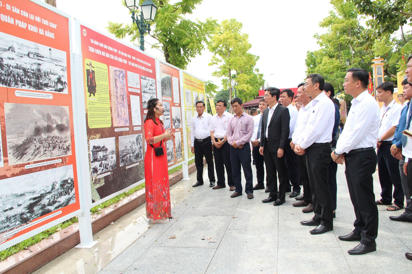 Triển lãm giới thiệu đến công chúng khoảng 100 hình ảnh tư liệu khái quát lại tiến trình của cuộc chiến Mậu Ngọ năm 1858, bao gồm 3 chủ đề trưng bày: Vị trí chiến lược và chủ trương phòng thủ của triều đình nhà Nguyễn tại Đà Nẵng; Các trận đánh tiêu biểu và cuộc rút lui của quân Pháp khỏi Đà Nẵng; Di sản còn lại với thời gian.