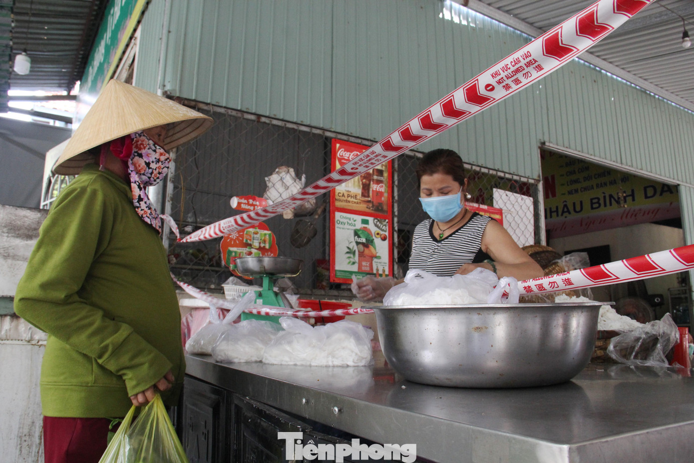 Đà Nẵng tiếp tục phát hiện ca nhiễm liên quan tới tiểu thương, công nhân... Đà Nẵng tiếp tục phát hiện ca nhiễm liên quan tới tiểu thương, công nhân...