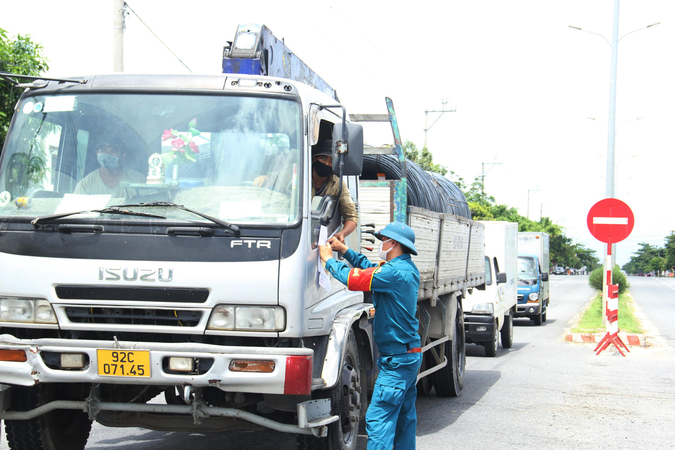 Trước đó, Đà Nẵng đã có công văn đề nghị các tỉnh, thành phố tạo điều kiện cho người dân đang cư trú tại các khu vực không thuộc diện phong tỏa, cách ly y tế trên địa bàn đi đến/ trở về các địa phương.