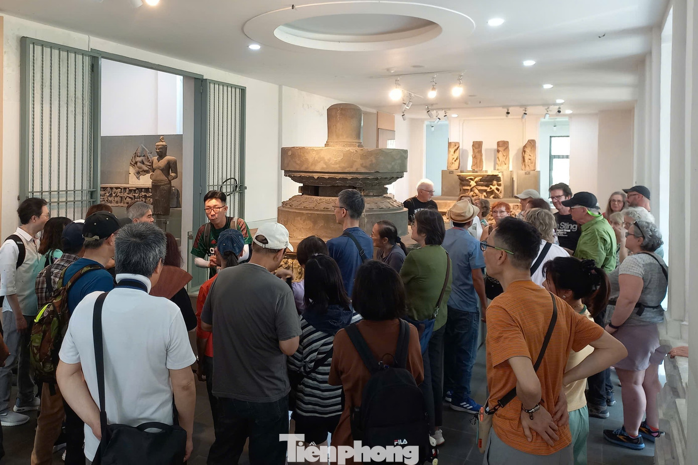 Bảo tàng Điêu khắc Chăm Đà Nẵng là một trong những điểm tham quan được miễn phí vé trong ngày giỗ Tổ Hùng Vương. Lượng khách đến đây nườm nượp để khám phá các cổ vật, đặc biệt là 12 bảo vật quốc gia. Bảo tàng Điêu khắc Chăm Đà Nẵng là một trong những điểm tham quan được miễn phí vé trong ngày giỗ Tổ Hùng Vương. Lượng khách đến đây nườm nượp để khám phá các cổ vật, đặc biệt là 12 bảo vật quốc gia.