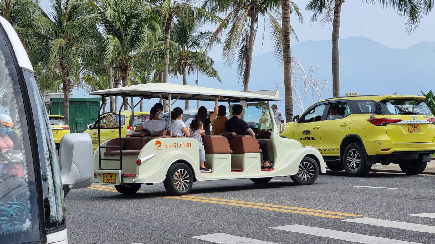 Đà Nẵng cũng đang triển khai các chiến dịch “Nụ cười thân thiện”, “Mỗi người dân là một hướng dẫn viên du lịch” để tạo ấn tượng về một thành phố du lịch mến khách. Đà Nẵng cũng đang triển khai các chiến dịch “Nụ cười thân thiện”, “Mỗi người dân là một hướng dẫn viên du lịch” để tạo ấn tượng về một thành phố du lịch mến khách.