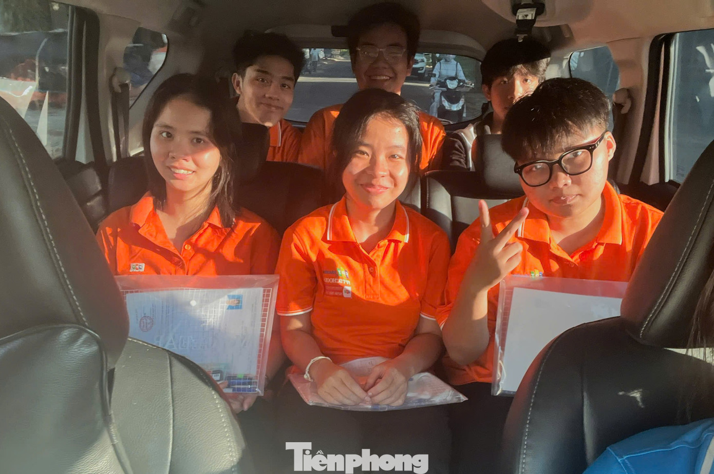 Sau khi về sống tại Trường Hy Vọng, ngoài có một mái nhà chung, được chăm lo từng bữa ăn giấc ngủ, vượt qua biến cố, các em còn được dạy dỗ, hỗ trợ học tập, phát triển những thế mạnh của bản thân. Sau khi về sống tại Trường Hy Vọng, ngoài có một mái nhà chung, được chăm lo từng bữa ăn giấc ngủ, vượt qua biến cố, các em còn được dạy dỗ, hỗ trợ học tập, phát triển những thế mạnh của bản thân.