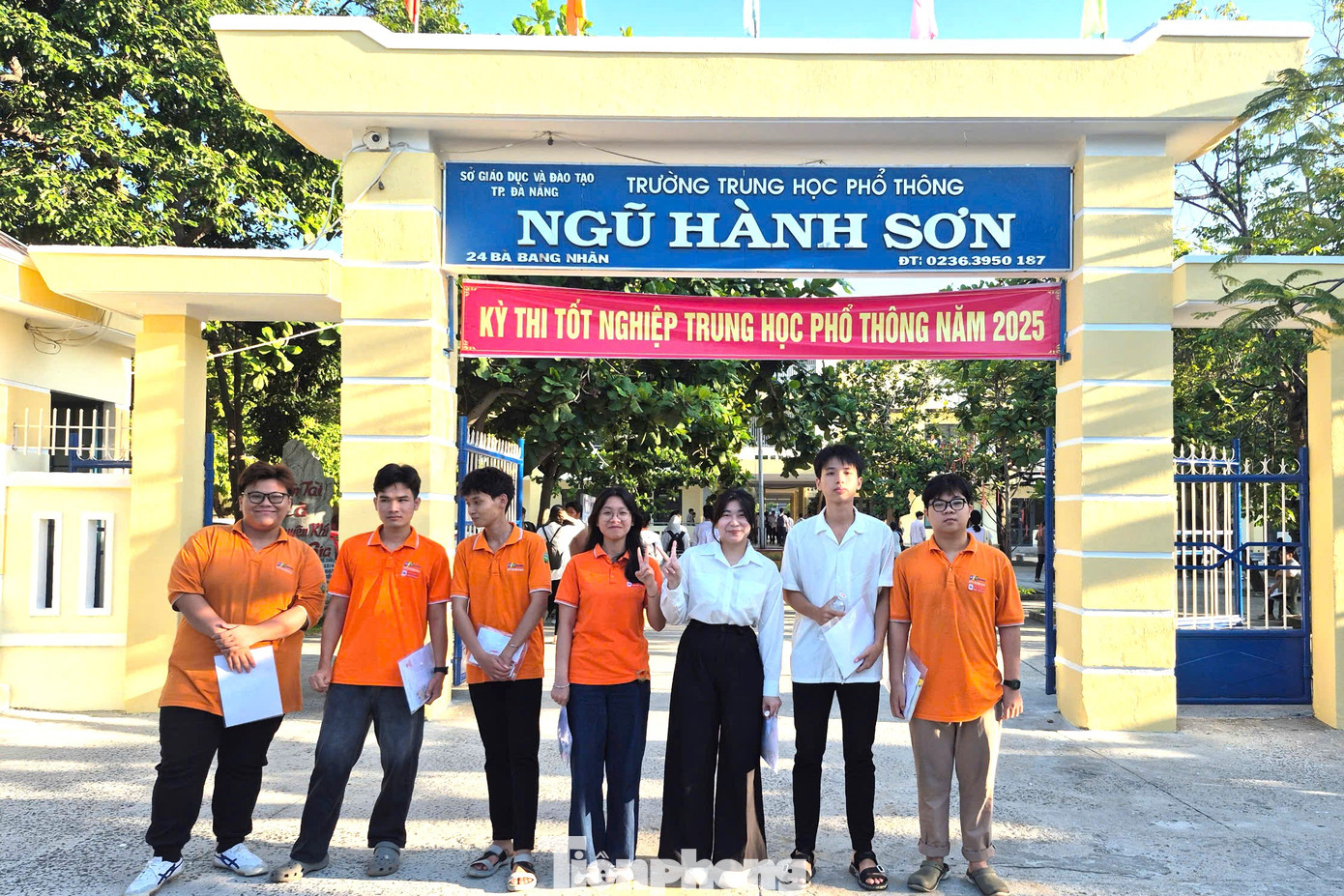 21 sĩ tử năm nay có nhiều nguyện vọng. Có em muốn học báo chí, có em theo đuổi đam mê âm nhạc, đầu bếp. Một số em quyết tâm thi đậu vào ngành Y, sư phạm... Năm trước, 9 sĩ tử từ mái nhà Hy Vọng đi thi, cả 9 em đều đậu Đại học. Anh Quyền bày tỏ rằng đó là niềm hạnh phúc và cũng là động lực cho các sĩ tử năm nay. 21 sĩ tử năm nay có nhiều nguyện vọng. Có em muốn học báo chí, có em theo đuổi đam mê âm nhạc, đầu bếp. Một số em quyết tâm thi đậu vào ngành Y, sư phạm... Năm trước, 9 sĩ tử từ mái nhà Hy Vọng đi thi, cả 9 em đều đậu Đại học. Anh Quyền bày tỏ rằng đó là niềm hạnh phúc và cũng là động lực cho các sĩ tử năm nay.