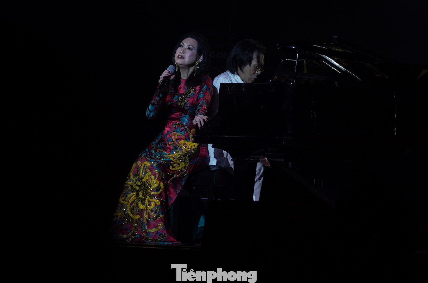 “Ý Lan sẽ thăng hoa hơn khi biểu diễn trên nền nhạc của Nguyễn Quang” đó là chia sẻ của nữ danh ca nói về người bạn đồng hành trong âm nhạc lần này, nhạc sĩ Nguyễn Quang – con trai nhạc sĩ Nguyễn Ánh 9.