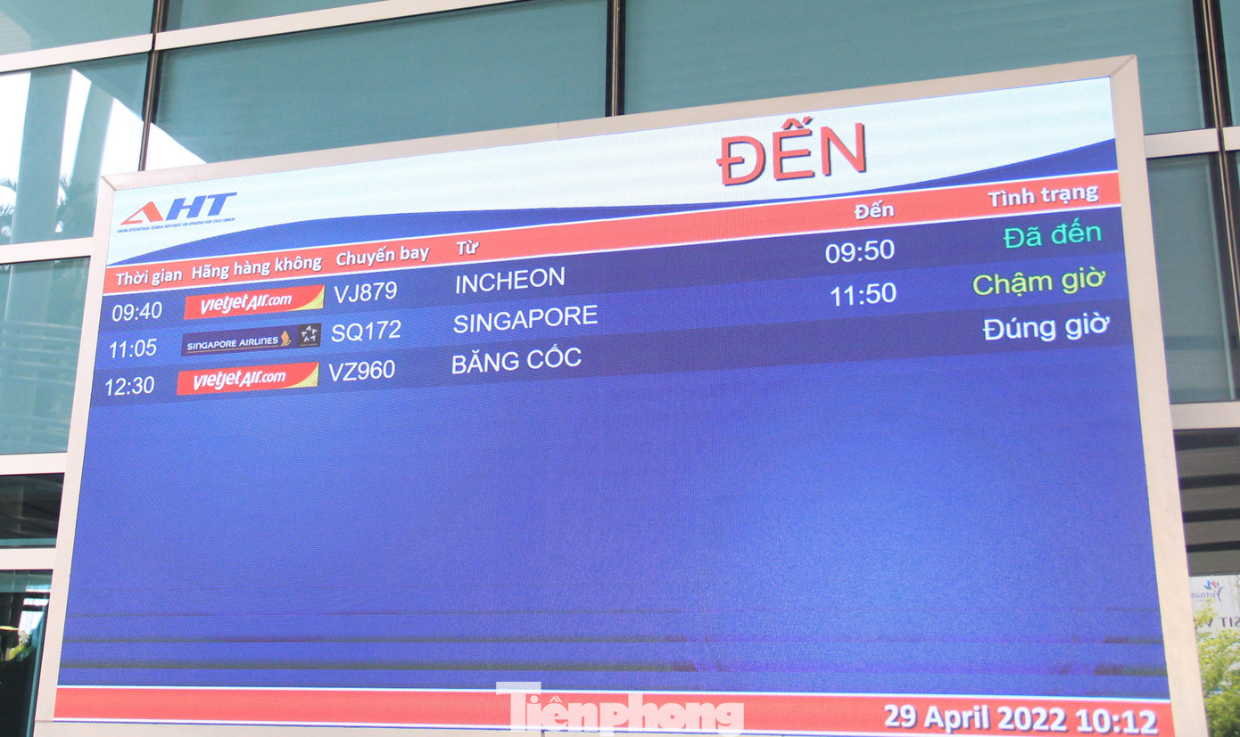 Trong ngày hôm nay, Đà Nẵng cũng đón hai chuyến bay quốc tế từ Thái Lan và Singapore.