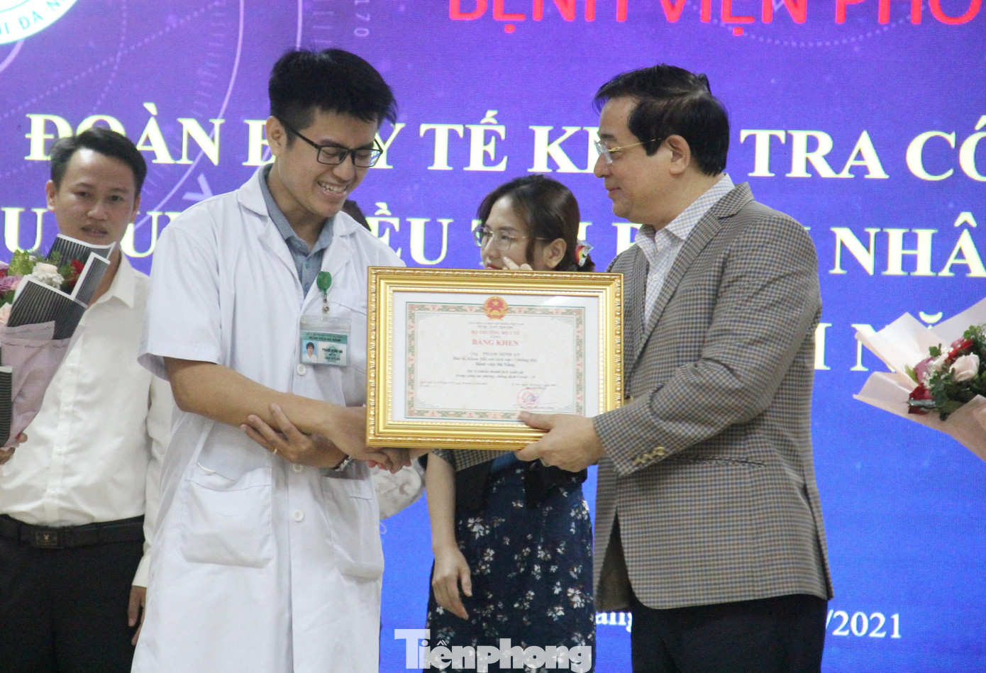 Rất nhiều nhân viên y tế Đà Nẵng nơi tuyến đầu đã nỗ lực hết sức để góp phần đẩy lùi dịch bệnh. Ảnh: Thanh Trần. Rất nhiều nhân viên y tế Đà Nẵng nơi tuyến đầu đã nỗ lực hết sức để góp phần đẩy lùi dịch bệnh. Ảnh: Thanh Trần.