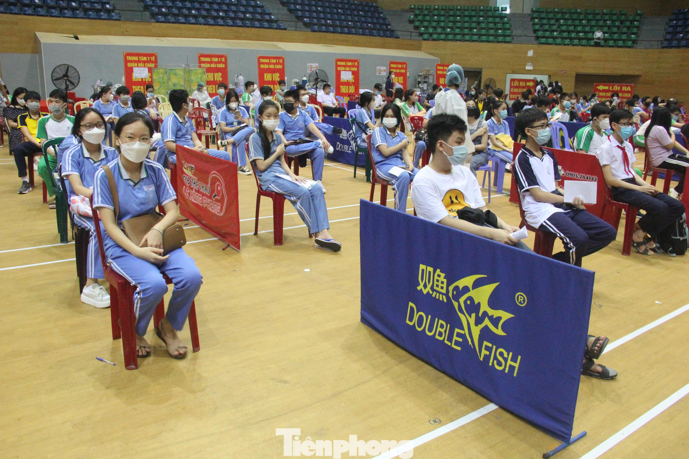 Trước đó, Đà Nẵng dự định tiêm chủng cho học sinh lớp 8,9 từ ngày 11/11, tuy nhiên do thiếu mã định danh nên chưa thể triển khai.