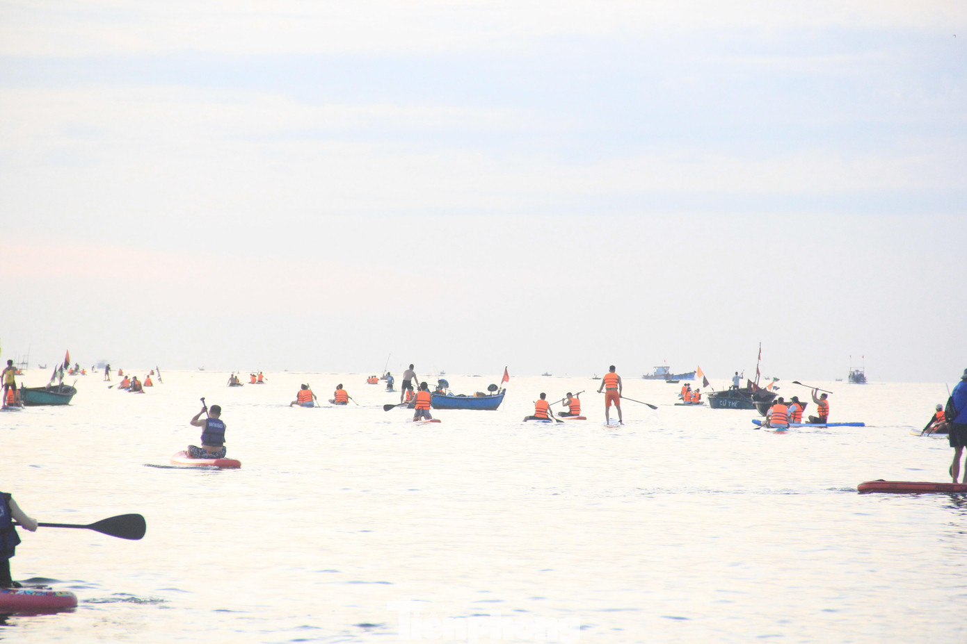 Chèo SUP cũng là một sản phẩm mới, thu hút du khách khi tới Đà Nẵng.