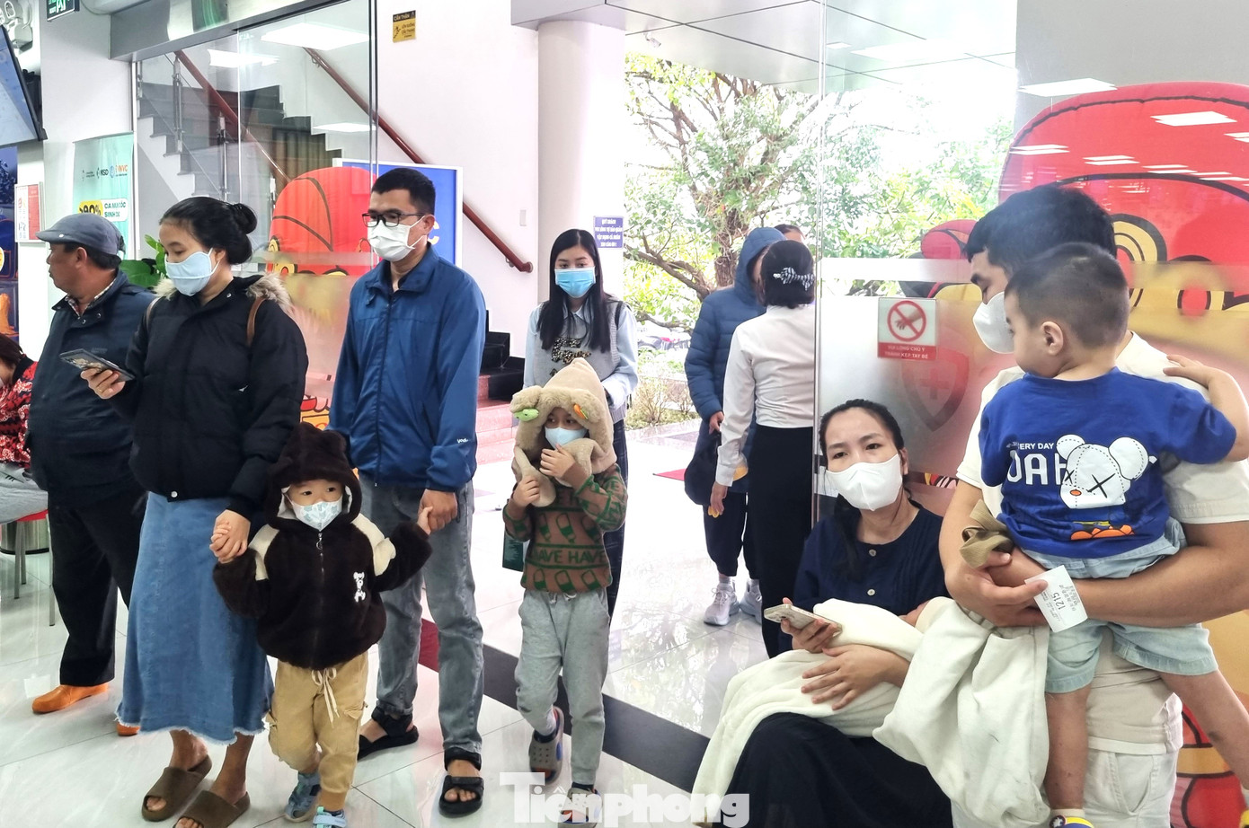 Đà Nẵng tuyên truyền, vận động người dân về lợi ích của tiêm vắc xin sởi để người dân chủ động phòng bệnh, đưa trẻ đi tiêm chủng đầy đủ. Ảnh: Thanh Hiền.