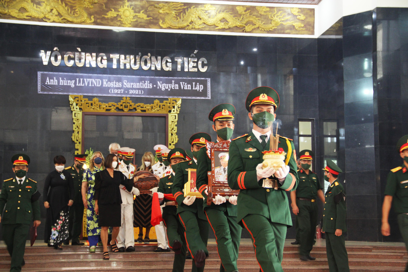 Đảng và Nhà nước đã tặng thưởng nhiều phần thưởng cao quý cho ông Kostas Nguyễn Văn Lập như: Huân chương Chiến công hạng Nhất, Huân chương Hữu nghị, Huân chương Chiến thắng hạng Ba, Huân chương Kháng chiến hạng Nhì. Đặc biệt, năm 2010, Nhà nước công nhận ông quốc tịch Việt Nam. Năm 2013, Kostas Nguyễn Văn Lập vinh dự được trao tặng danh hiệu Anh hùng Lực lượng vũ trang nhân dân. Đến thời điểm này, ông là người nước ngoài đầu tiên được phong tặng danh hiệu cao quý này.