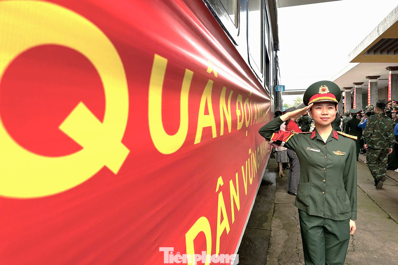 Đây là dịp để ôn lại những trang sử hào hùng của dân tộc, nhìn lại chặng đường xây dựng và phát triển của đất nước. Đồng thời nhận thức sâu sắc hơn giá trị, những bài học kinh nghiệm từ thực tiễn đấu tranh giải phóng dân tộc để tiếp thêm sức mạnh, ý chí quyết tâm xây dựng và bảo vệ Tổ quốc. "Xin chúc các đồng chí luôn phát huy cao nhất tinh thần trách nhiệm, đoàn kết, thống nhất, hiệp đồng lập công tập thể, hoàn thành thắng lợi nhiệm vụ mà Đảng, Nhà nước và Quân đội giao phó”, ông Trần Thắng Lợi nói. Đây là dịp để ôn lại những trang sử hào hùng của dân tộc, nhìn lại chặng đường xây dựng và phát triển của đất nước. Đồng thời nhận thức sâu sắc hơn giá trị, những bài học kinh nghiệm từ thực tiễn đấu tranh giải phóng dân tộc để tiếp thêm sức mạnh, ý chí quyết tâm xây dựng và bảo vệ Tổ quốc. "Xin chúc các đồng chí luôn phát huy cao nhất tinh thần trách nhiệm, đoàn kết, thống nhất, hiệp đồng lập công tập thể, hoàn thành thắng lợi nhiệm vụ mà Đảng, Nhà nước và Quân đội giao phó”, ông Trần Thắng Lợi nói.