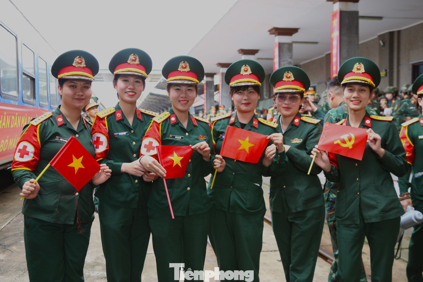 Theo kế hoạch của Bộ Quốc phòng, các khối diễu binh, diễu hành của lực lượng quân đội, dân quân tự vệ sẽ chia thành 5 đoàn hành quân vào miền Nam trên 5 đoàn tàu. Trong đó, có bốn đoàn di chuyển từ ga Hà Nội bằng tàu hỏa, trong hai ngày 3 và 4/4; đoàn tàu số 5 di chuyển từ ga Tam Kỳ (Quảng Nam). Theo kế hoạch của Bộ Quốc phòng, các khối diễu binh, diễu hành của lực lượng quân đội, dân quân tự vệ sẽ chia thành 5 đoàn hành quân vào miền Nam trên 5 đoàn tàu. Trong đó, có bốn đoàn di chuyển từ ga Hà Nội bằng tàu hỏa, trong hai ngày 3 và 4/4; đoàn tàu số 5 di chuyển từ ga Tam Kỳ (Quảng Nam).