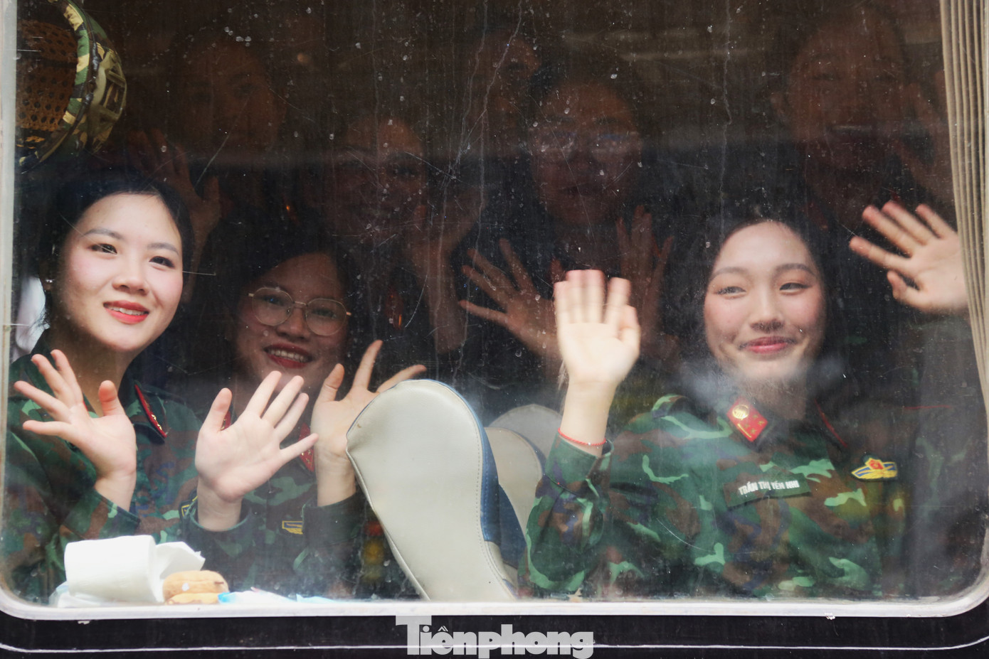 Theo kế hoạch của Bộ Quốc phòng, các khối diễu binh, diễu hành của lực lượng quân đội, dân quân tự vệ sẽ chia thành 5 đoàn hành quân vào miền Nam trên 5 đoàn tàu. Trong đó, có bốn đoàn di chuyển từ ga Hà Nội bằng tàu hỏa, trong hai ngày 3 và 4/4; đoàn tàu số 5 di chuyển từ ga Tam Kỳ (Quảng Nam). Theo kế hoạch của Bộ Quốc phòng, các khối diễu binh, diễu hành của lực lượng quân đội, dân quân tự vệ sẽ chia thành 5 đoàn hành quân vào miền Nam trên 5 đoàn tàu. Trong đó, có bốn đoàn di chuyển từ ga Hà Nội bằng tàu hỏa, trong hai ngày 3 và 4/4; đoàn tàu số 5 di chuyển từ ga Tam Kỳ (Quảng Nam).